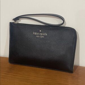 💓Kate Spade Black Clutch Wristlet Wallet iPhone fits in it
